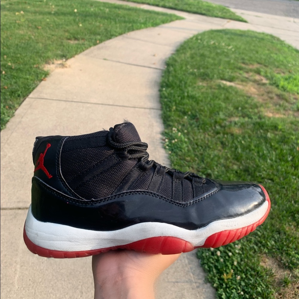 Jordan 11 retro playoffs bred 2019